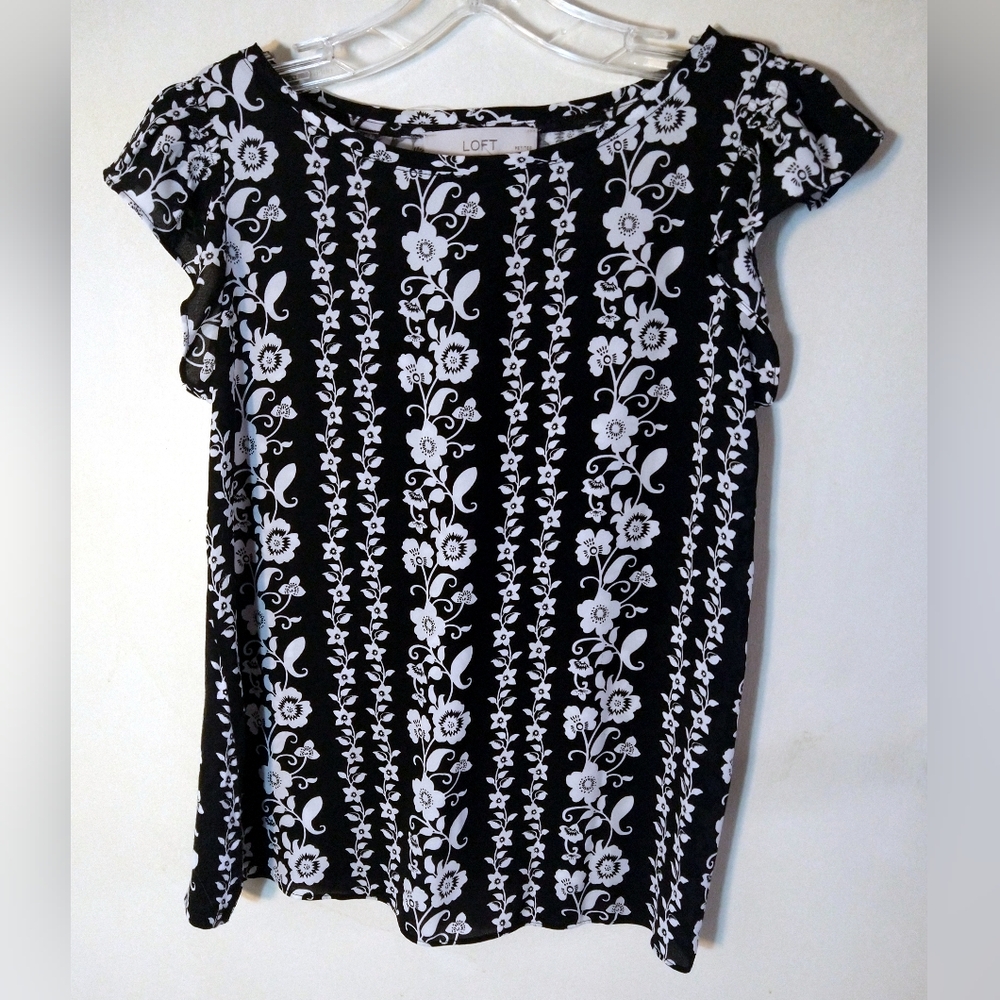 LOFT by ANN TAYLOR PETITE WOMEN'S TOP SIZE XXSP BLACK AND WHITE SHORT SLEEVE TOP